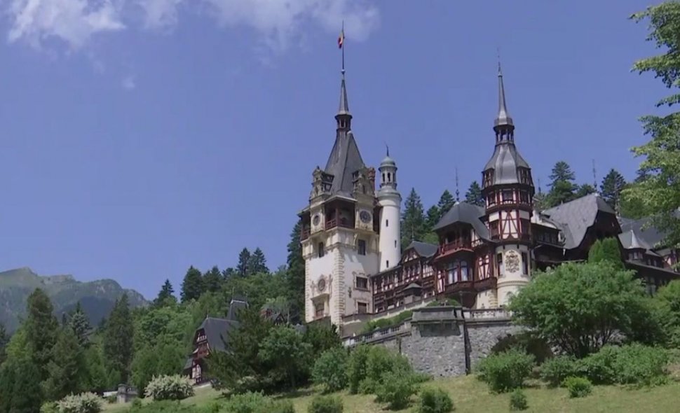 Cel mai frumos castel al României este în pericol! Bucăţi întregi din Peleş se degradează sub ochii autorităţilor - VIDEO