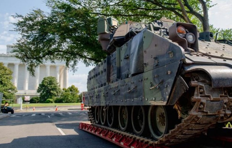 Sinteza Zilei. Imagini impresionante cu parada militară de Ziua Americii