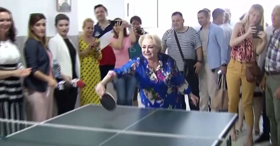 Cu cine a jucat Viorica Dăncilă ping-pong? Replica premierului: „Te remaniez”
