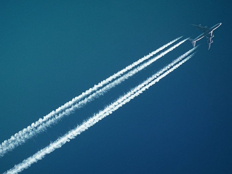 O companie aeriană îşi sfătuieşte pasagerii să nu mai zboare cu avionul 