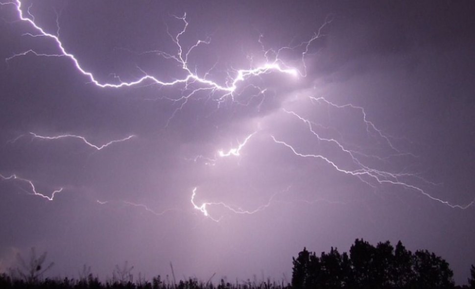 Avertisment meteo: Cod galben de furtuni în jumătate de țară