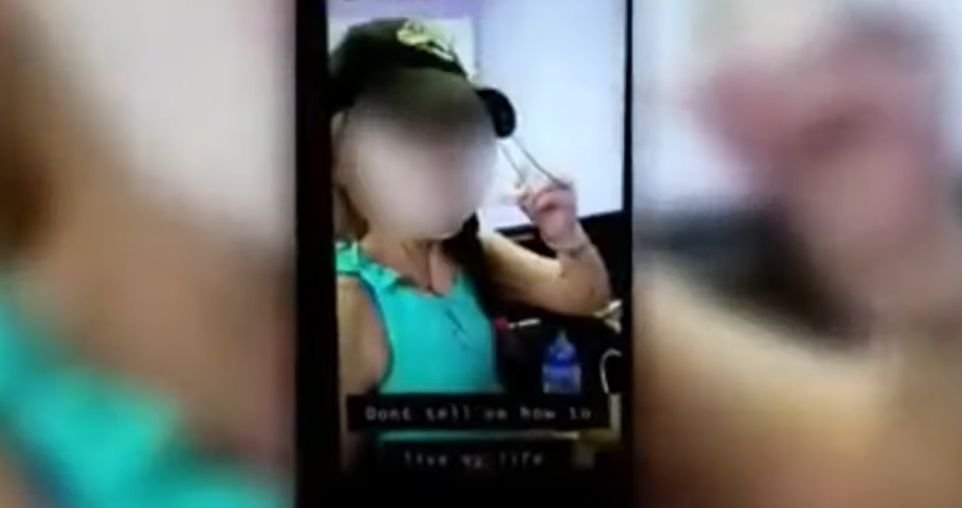 Femeia a intrat cu fiica sa în cabinetul medicului și a filmat-o pe copilă făcând ceva oribil. Acum este cercetată de polițiști (VIDEO) 