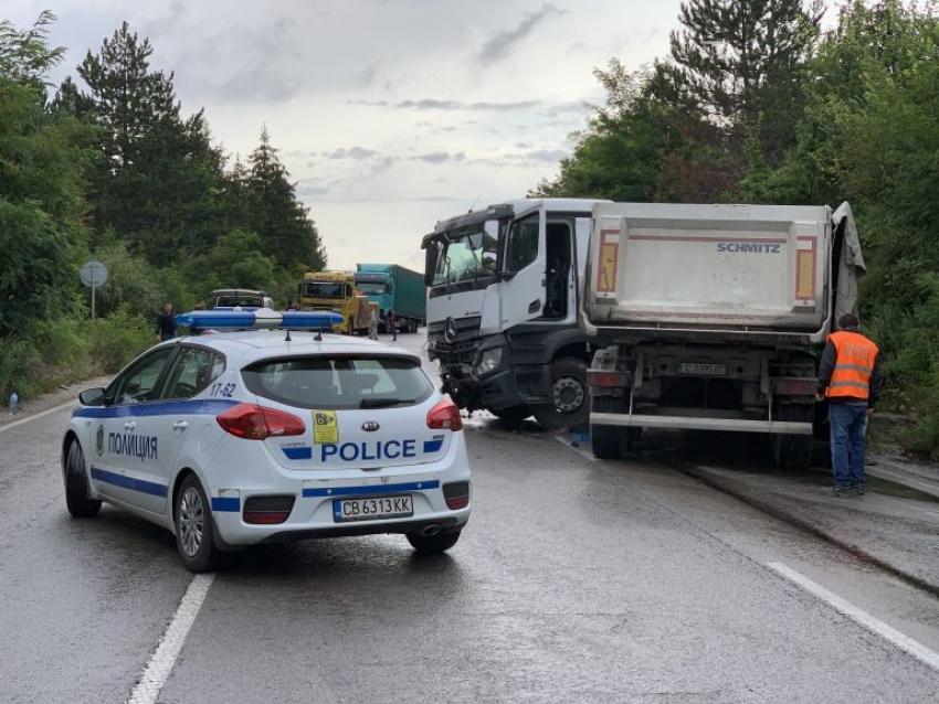 Accident grav în Bulgaria. Un camion cu șofer român, implicat într-o tragedie cu doi morți și doi răniți