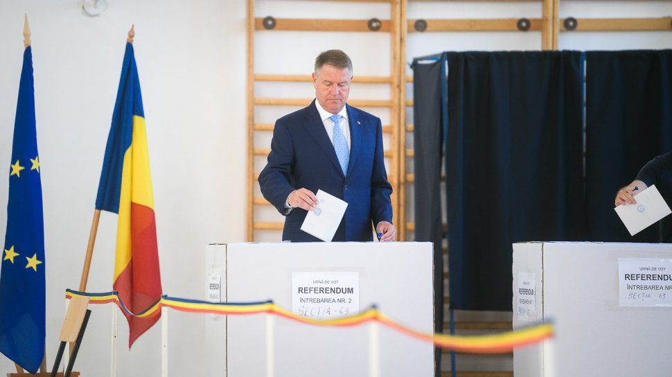 Klaus Iohannis a promulgat legea privind votul anticipat şi prin corespondenţă pentru românii din străinătate