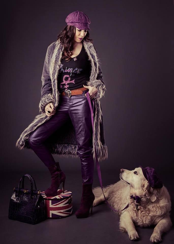 Sătulă de bărbații cu care s-a întâlnit, un model a decis să se căsătorească cu animalul său de companie 606660