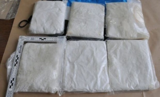 Peste o tonă de cocaină confiscată în urma unei operaţiuni internaţionale ce a vizat o reţea de traficanţi din Balcani