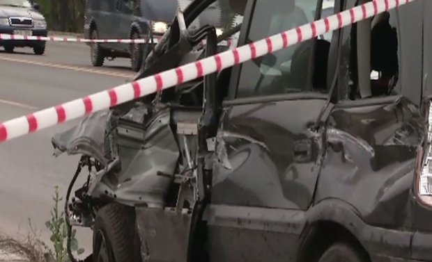 Un microbuz şi două maşini s-au ciocnit în Arad. Sunt mai multe victime