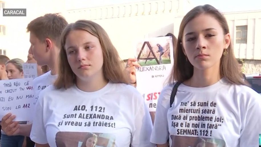 Colegii Alexandrei protestează în faţa Poliţiei Caracal - VIDEO