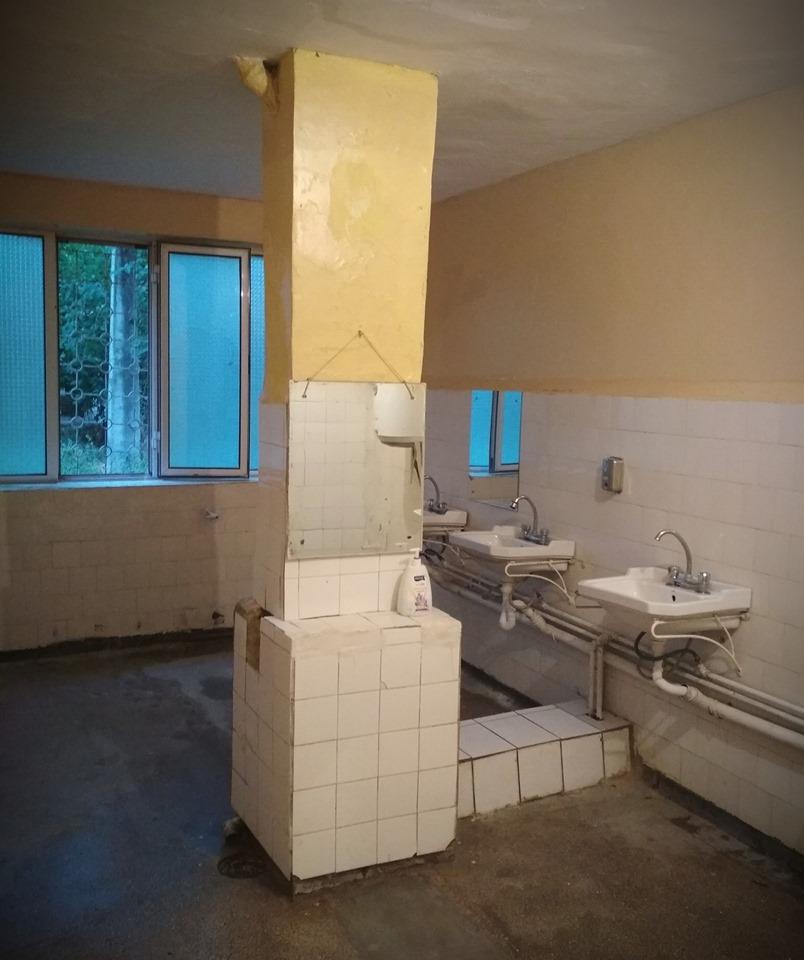 Un elev olimpic ce se afla la un concurs în Teleorman a fost cazat la un internat. Când a ajuns acolo și a văzut ce se află a trăit șocul vieții sale. Imaginile au ajuns virale (FOTO)  607723