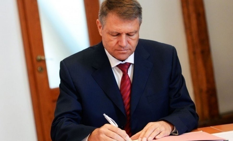Klaus Iohannis a promulgat legea care interzice persoanelor cu condamnări penale să înființeze societăți comerciale