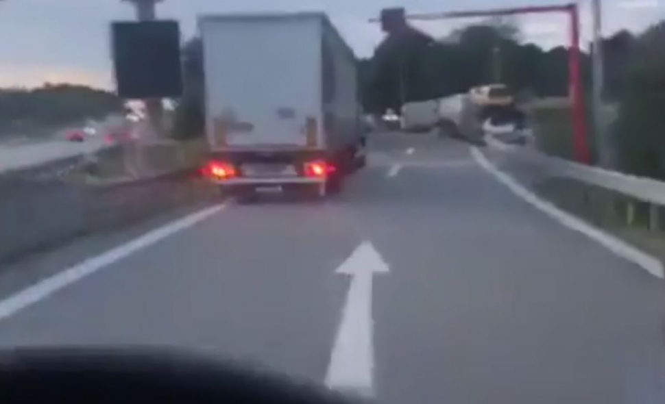 Scene de coşmar, live, pe Facebook. Un român a vrut să se sinucidă, pe o autostradă din Germania - VIDEO