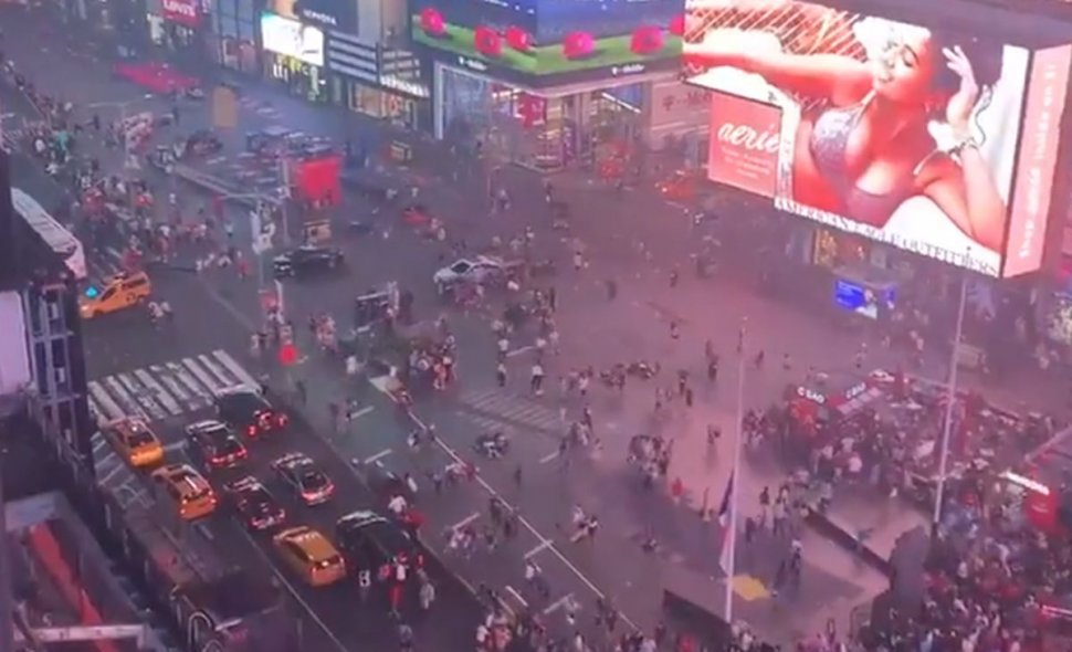 Momente de panică în centrul New York-ului, după ce motorul unei motociclete a dat rateu. „A fost haos. Toată lumea fugea, din toate părțile” - VIDEO