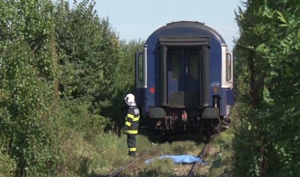 Accident tragic. Doi bărbaţi au murit după ce căruţa în care se aflau a fost spulberată de tren