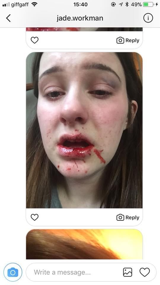 A început să iasă cu colegul său, dar nu s-a așteptat nicio clipă la ce coșmar avea să trăiască alături de el. La doar o lună, tânăra de 18 ani nu știa cum să scape de el. Apoi, bărbatul i-a zis ceva de-a dreptul cutremurător (FOTO) 609677