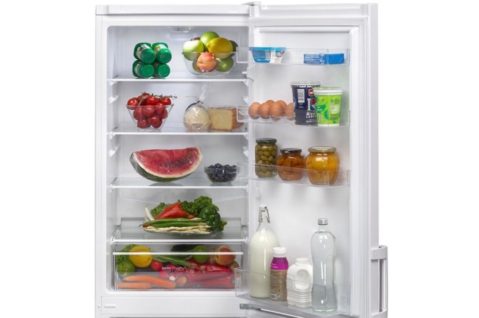 eMAG reduceri. 3 combine frigorifice sub 1.000 de lei, protectie anti-canicula pentru alimente