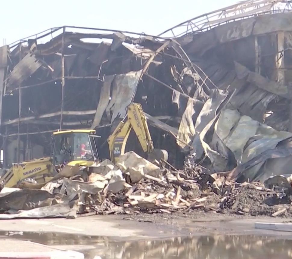 Noi imagini de la incendiul care a distrus fostul club Bamboo din Mamaia. Localul s-a făcut scrum 609712