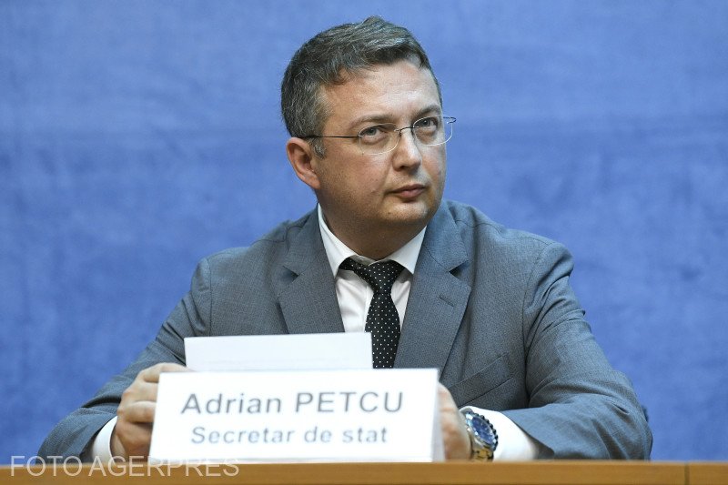 Adrian Petcu, eliberat din funcţia de secretar de stat la MAI