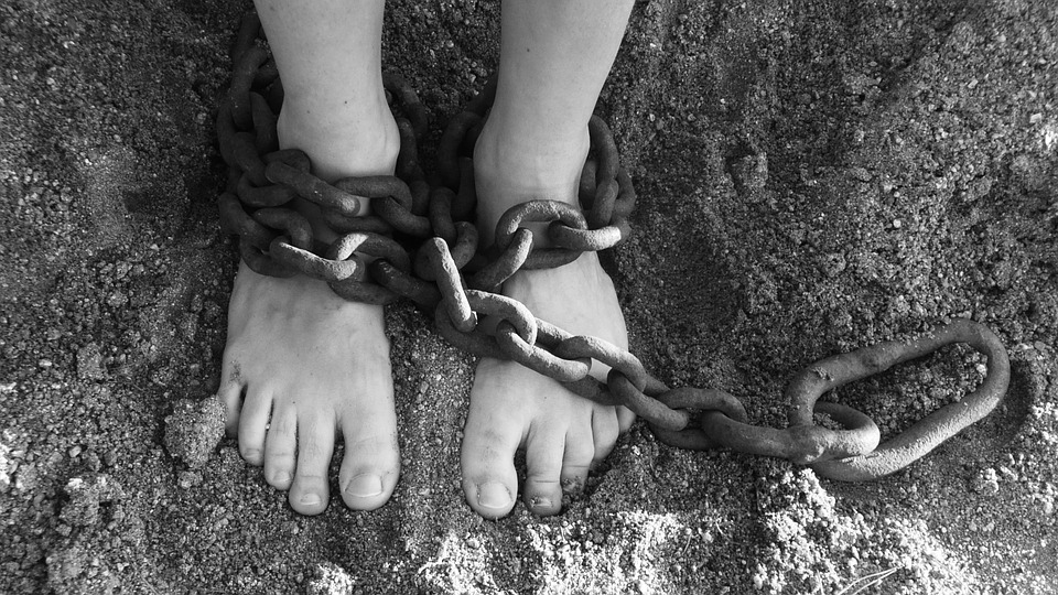 Scriitor român condamnat la închisoare pentru că a răpit o minoră