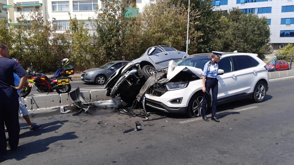 Accident grav în Capitală pe Podul Basarab. Un autoturism nu a acordat prioritate 611079