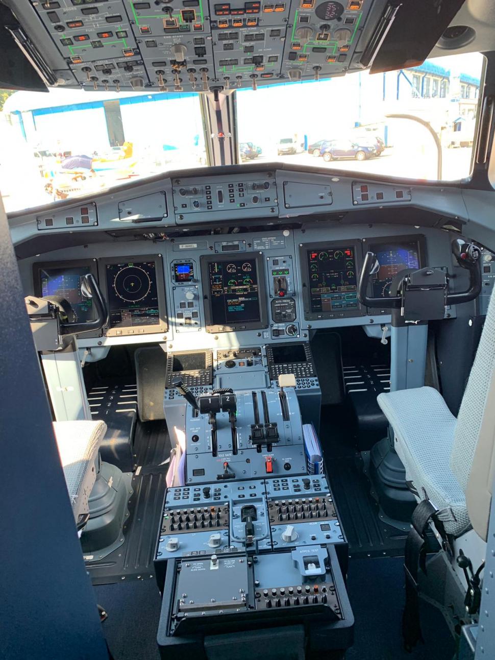 Cum arată noile avioane pe care TAROM le va folosi pentru cursele interne. Una dintre aeronave, expuse la BIAS 2019 611209