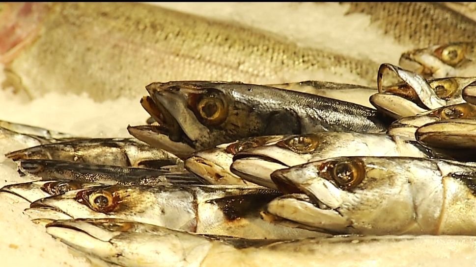 Românii mănâncă mai mult peşte din import