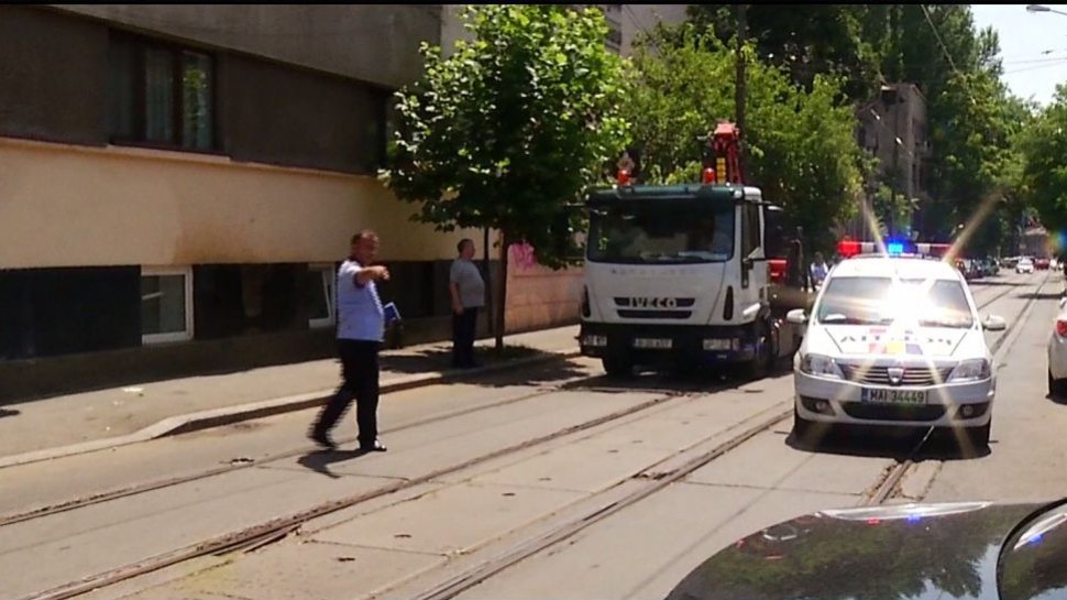 A început acțiunea de ridicare a autovehiculelor parcate neregulamentar în Bucureşti