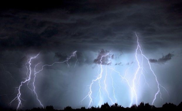 Alertă meteo: Cod galben de ploi torenţiale, vânt puternic şi grindină, în peste jumătate din țară