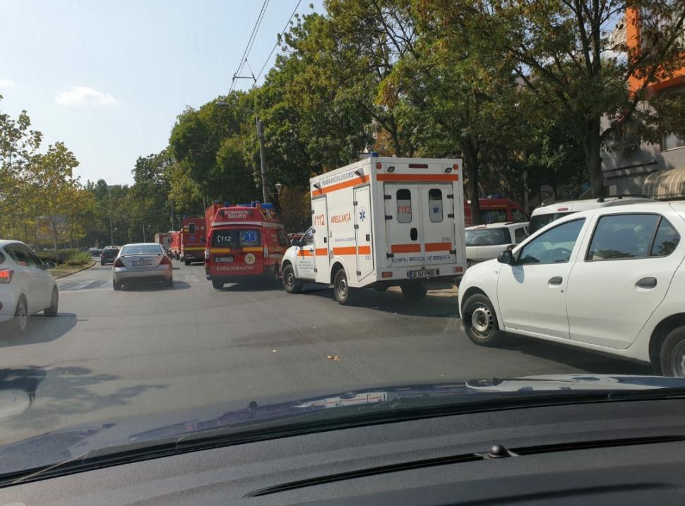 Panică la un ștrand din Capitală. Echipajele SMURD au intervenit de urgență după ce oamenilor li s-a făcut rău: doi copii și cinci adulți, transportați la spital 611602