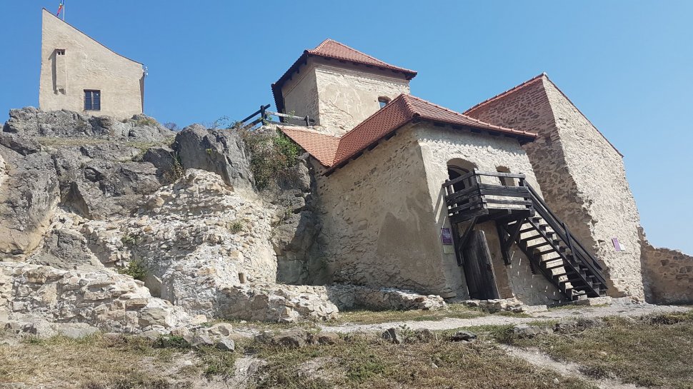 Cetatea Rupea și Biserica Evanghelică, reabilitate cu bani europeni, vor intra într-un circuit turistic al localității