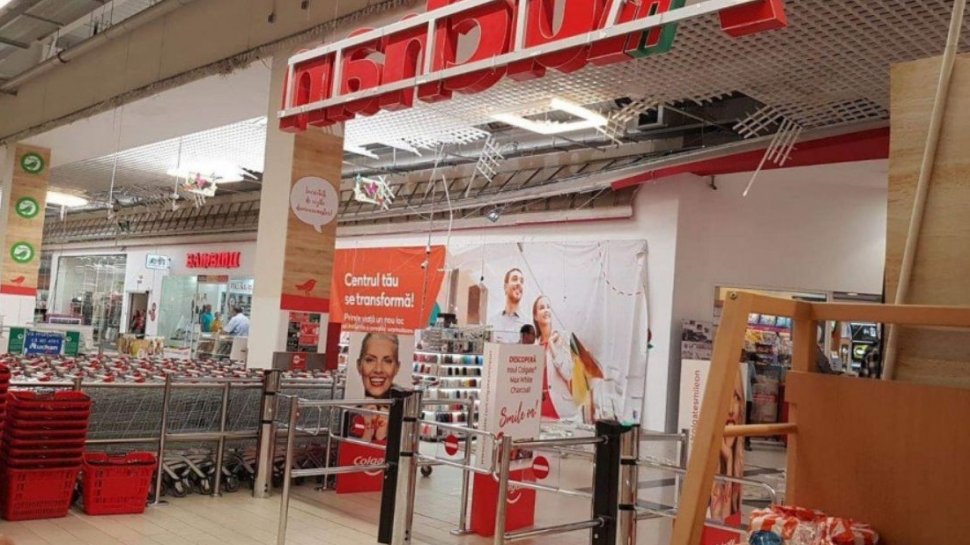 Alertă în Prahova! O bucată de tavan al unui magazin s-a prăbușit: mai multe victime, printre care și un copil