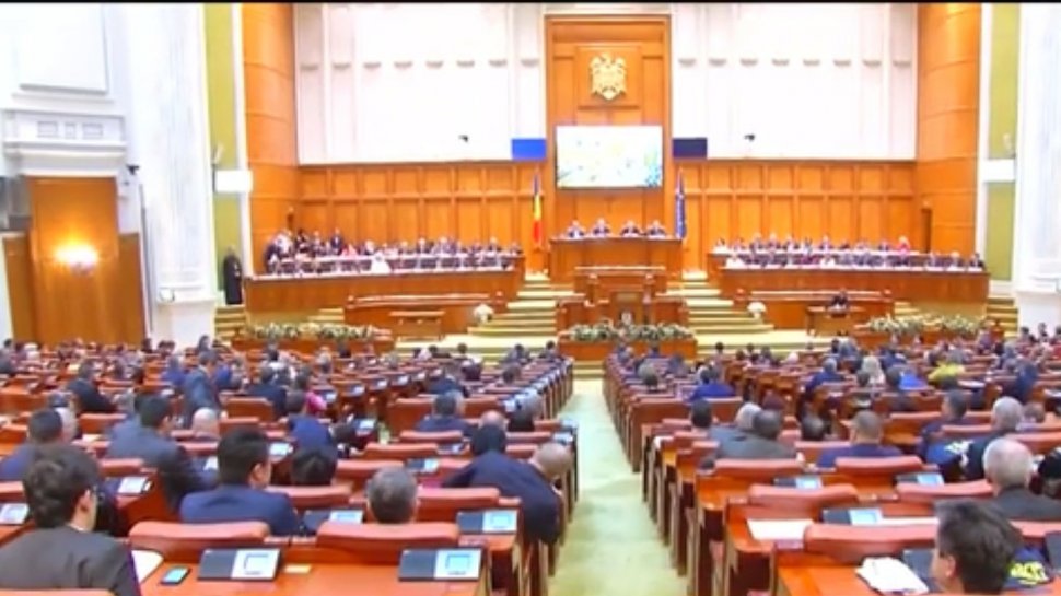 Camera Deputaţilor şi Senatul, în sesiune ordinară