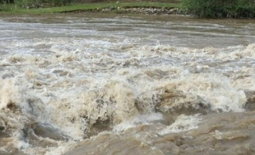 Cod galben de inundații pentru râuri din mai multe județe. Avertizarea e valabilă până la ora 22