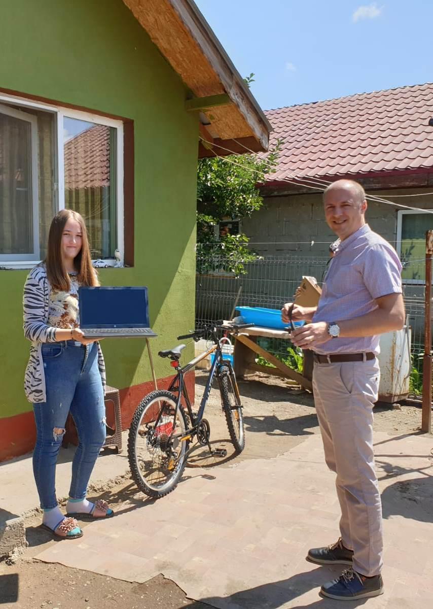 Prin a doua ediție a proiectului “Adoptă un Premiant”, Fundația Mereu Aproape și RURIS răsplătesc performanța copiilor din România 612985