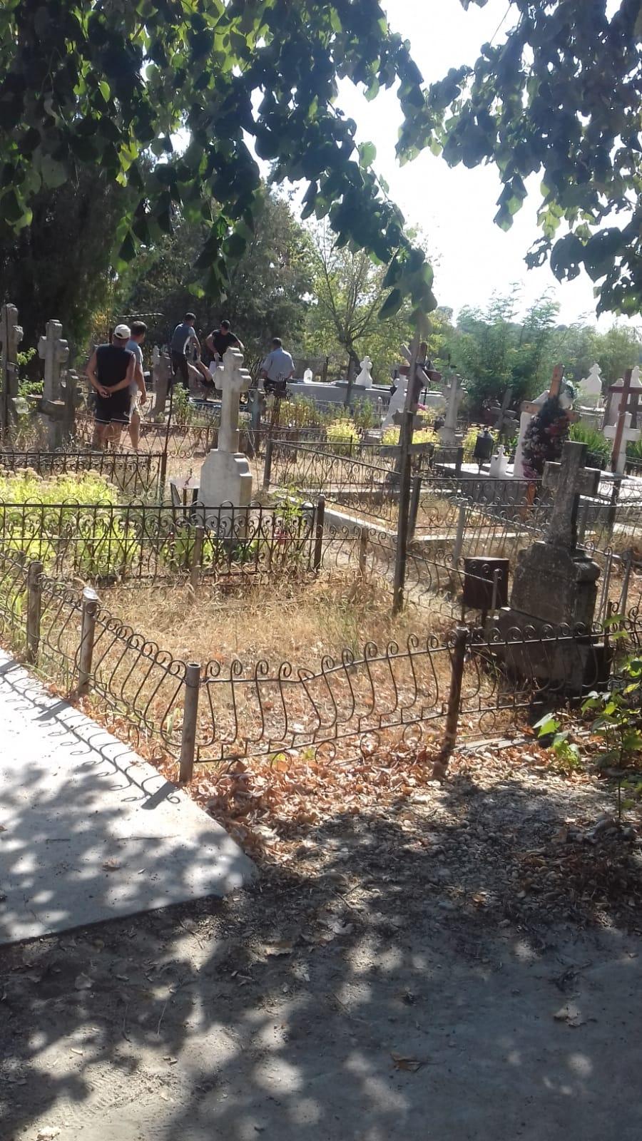 S-a dus la cimitir să își plângă fratele mort recent, dar nimeni nu se aștepta la tragedia care avea să urmeze. A fost prea mult pentru el! 612967