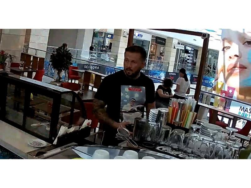 Femeie agresată într-o cafenea din București. Atacatorul e căutat de Poliție (FOTO) 613061