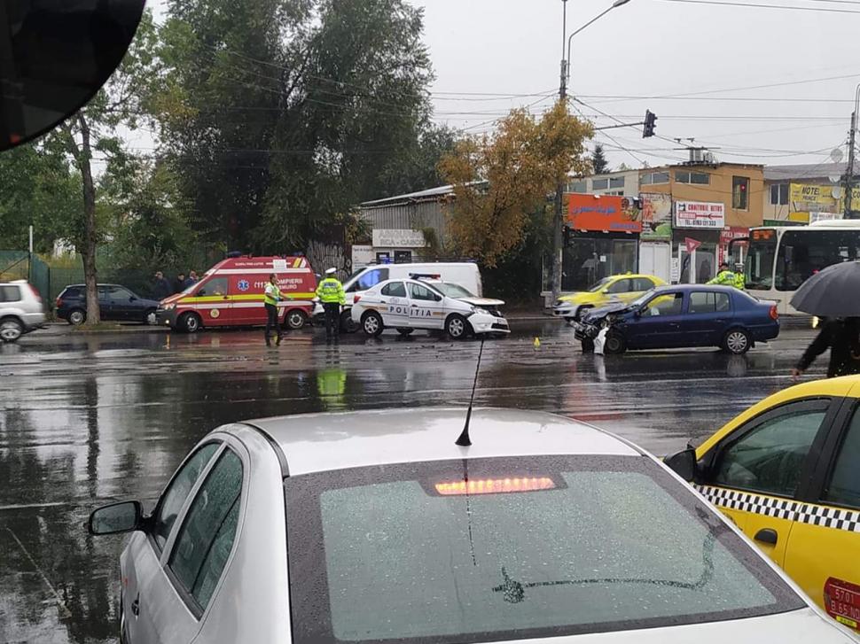 Accident cu o mașină de Poliție, în Capitală. Traficul este blocat (FOTO) 613248
