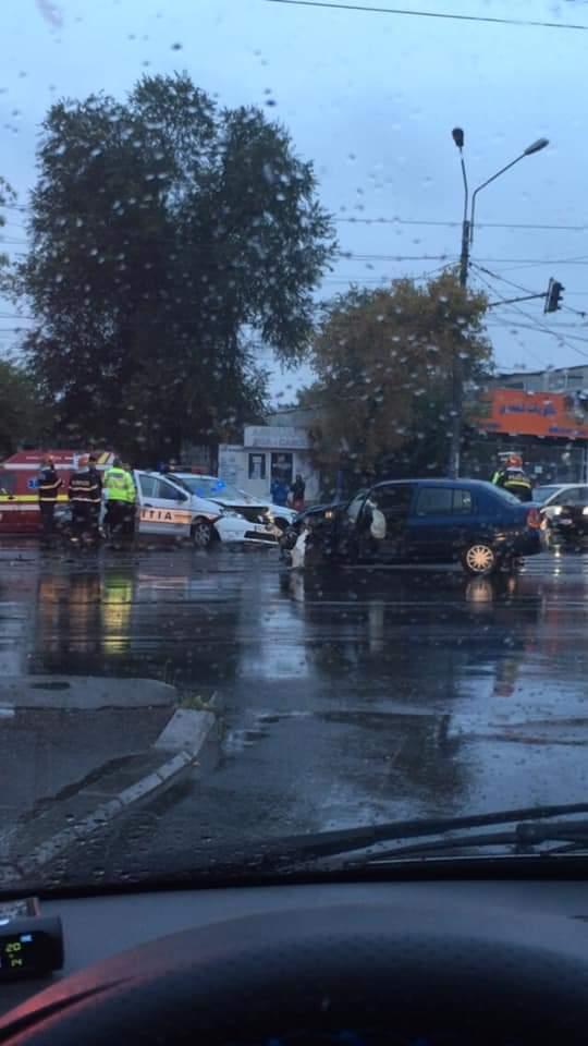 Accident cu o mașină de Poliție, în Capitală. Traficul este blocat (FOTO) 613249