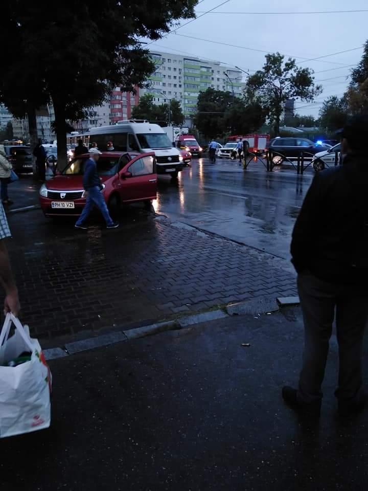 Accident cu o mașină de Poliție, în Capitală. Traficul este blocat (FOTO) 613250