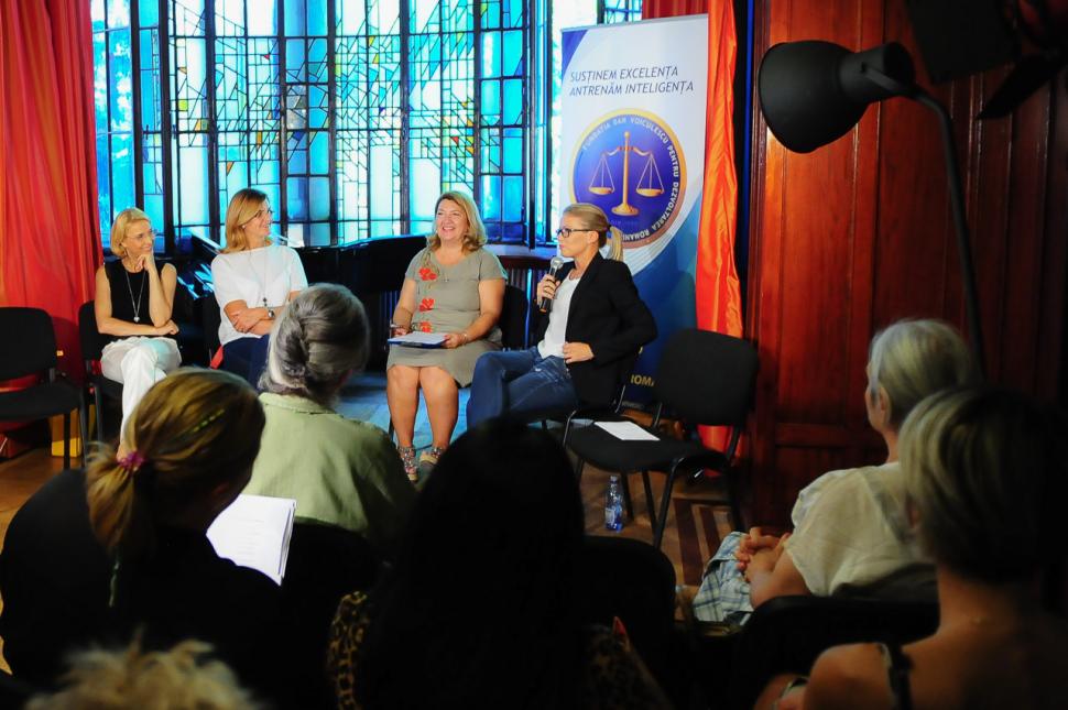 Femeile din România au, începând de astăzi, propria platformă pentru susținerea drepturilor și condiției lor în societatea modernă 613764