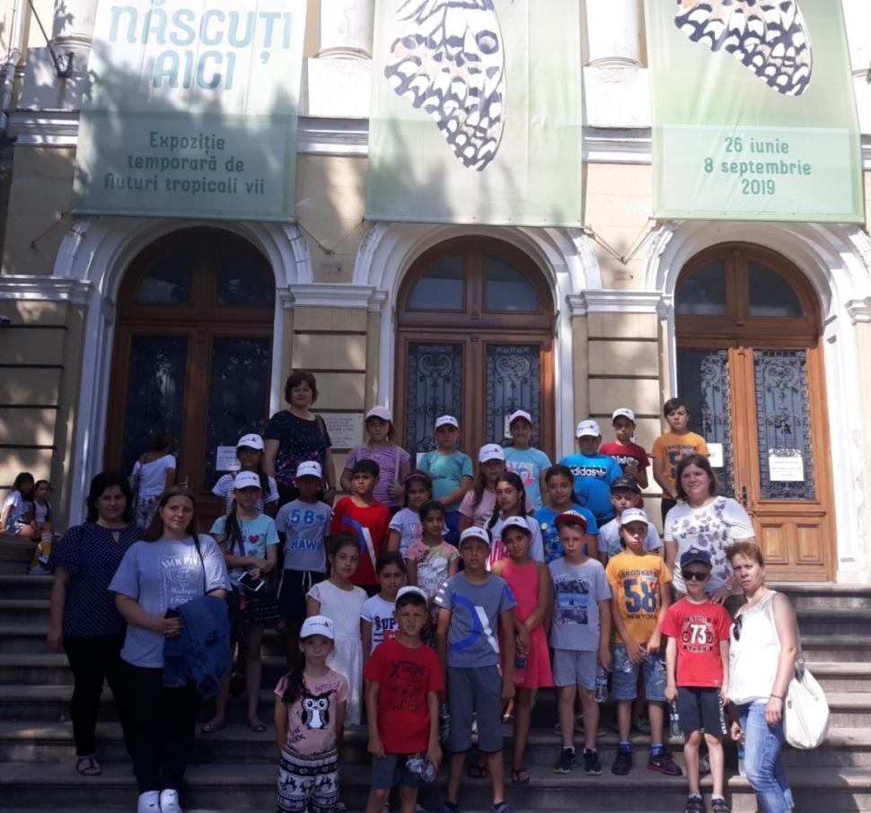 47 de copii au mers în prima excursie din viața lor, în capitală,  prin proiectul „Ne plimbăm și învățăm” 613946