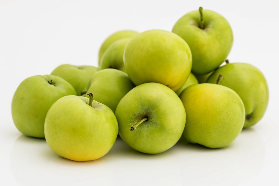 Adevărul despre merele pe care le cumpărăm! Șeful ANPC: Sunt tratate cu substanțe extrem de periculoase