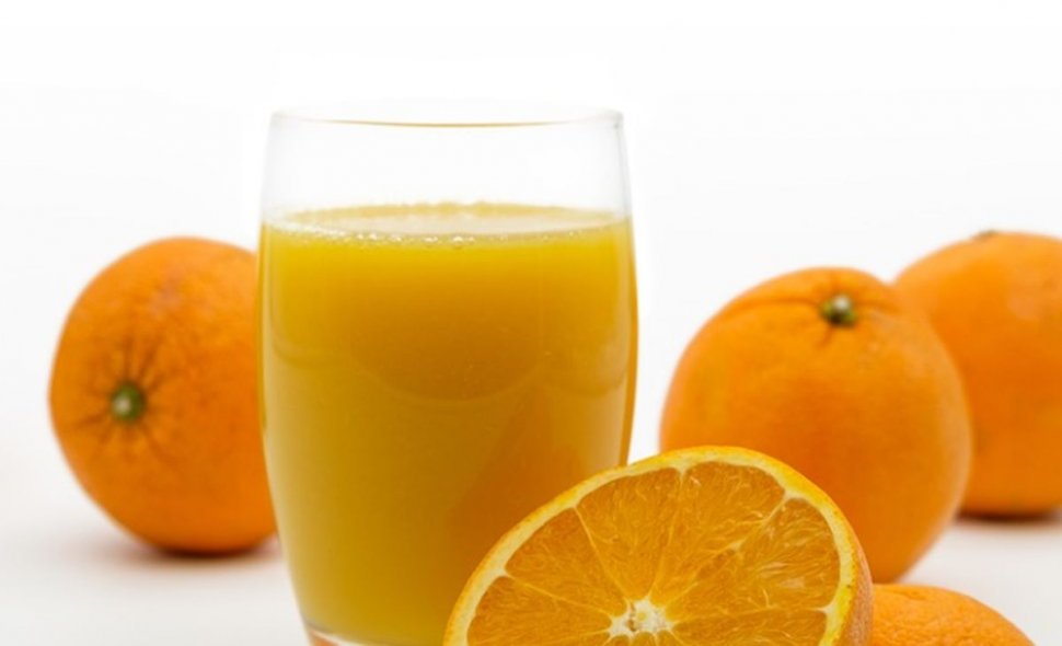 Cum poți face nouă litri de suc din doar patru portocale. E simplu și rapid!