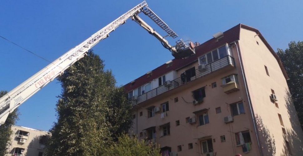 A căzut de la etajul patru al unui bloc aflat în construcție, la care lucra. S-a întâmplat în Sibiu