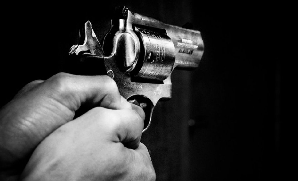 Un tânăr din Gorj a fost împușcat în cap de un glonț care ar fi provenit de la un poligon aflat la doi kilometri