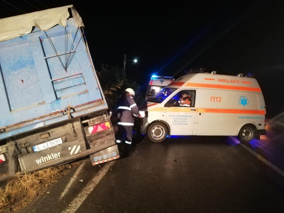 Carnagiu pe o șosea din Ialomița. Zece persoane au murit și alte șapte sunt grav rănite după ce un TIR a lovit un microbuz. Detalii șocante 618152