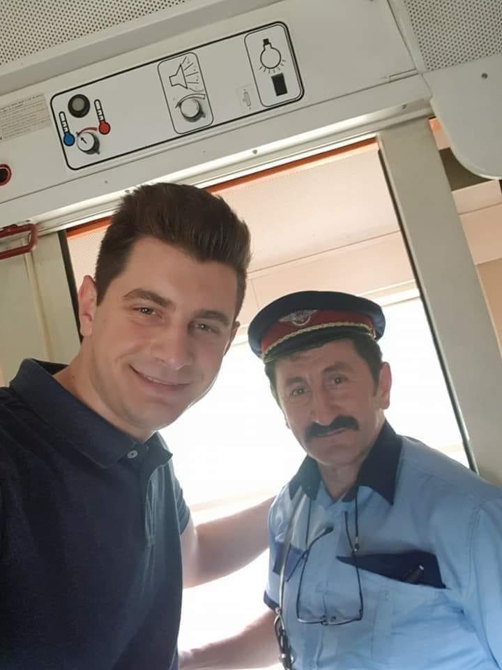Bogdan se afla în tren, când controlorul s-a apropiat de el și l-a întrebat ceva. „E prima dată când mi se întâmplă asta!” 618426