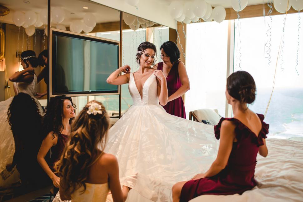 Prezentatoare Antena 1 a avut parte de nunta visurilor sale în weekendul trecut: “Am trãit cea mai frumoasã zi din viaţa mea!” 618669