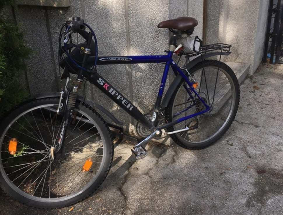 Un deputat USR a mers cu bicicleta la consultările cu Iohannis. Mare greșeală! Ce a pățit când a vrut să intre pe poarta de la Cotroceni