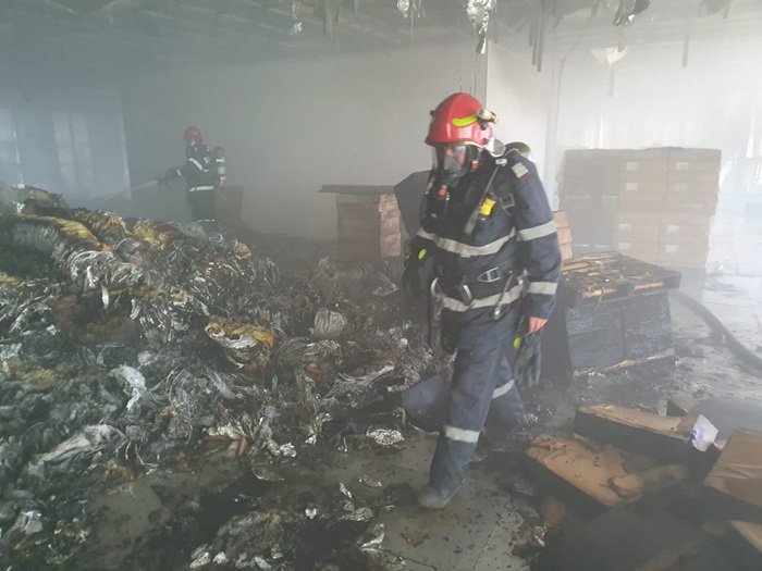 Incendiu puternic la o clădire de birouri din Timişoara. Zeci de muncitori au fost evacuaţi (VIDEO)