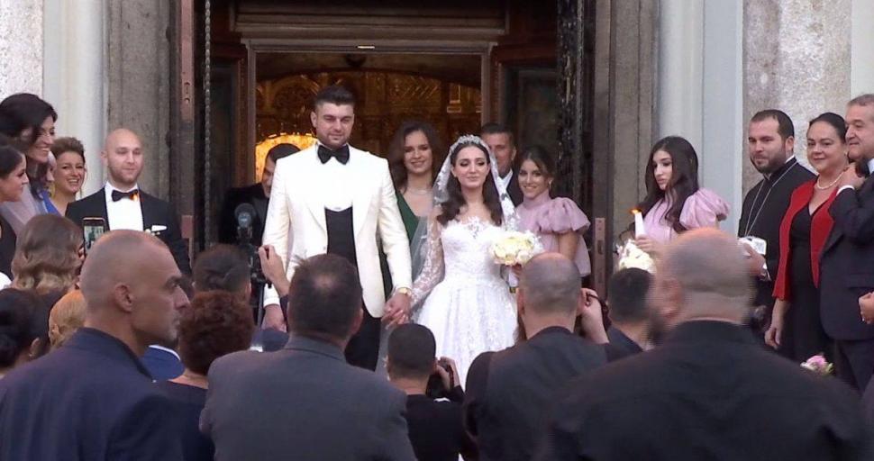 Imagini fabuloase de la nunta fiicei lui Gigi Becali. Printre invitaţi, trei călugări de la Mănăstirea Frăsinei 619530